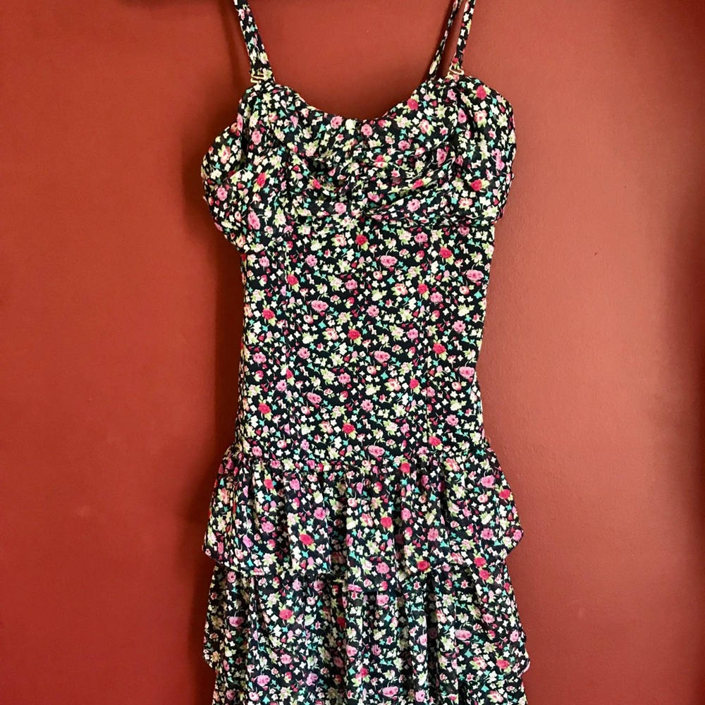 Express floral dress w/ sweetheart neck & ruffles
